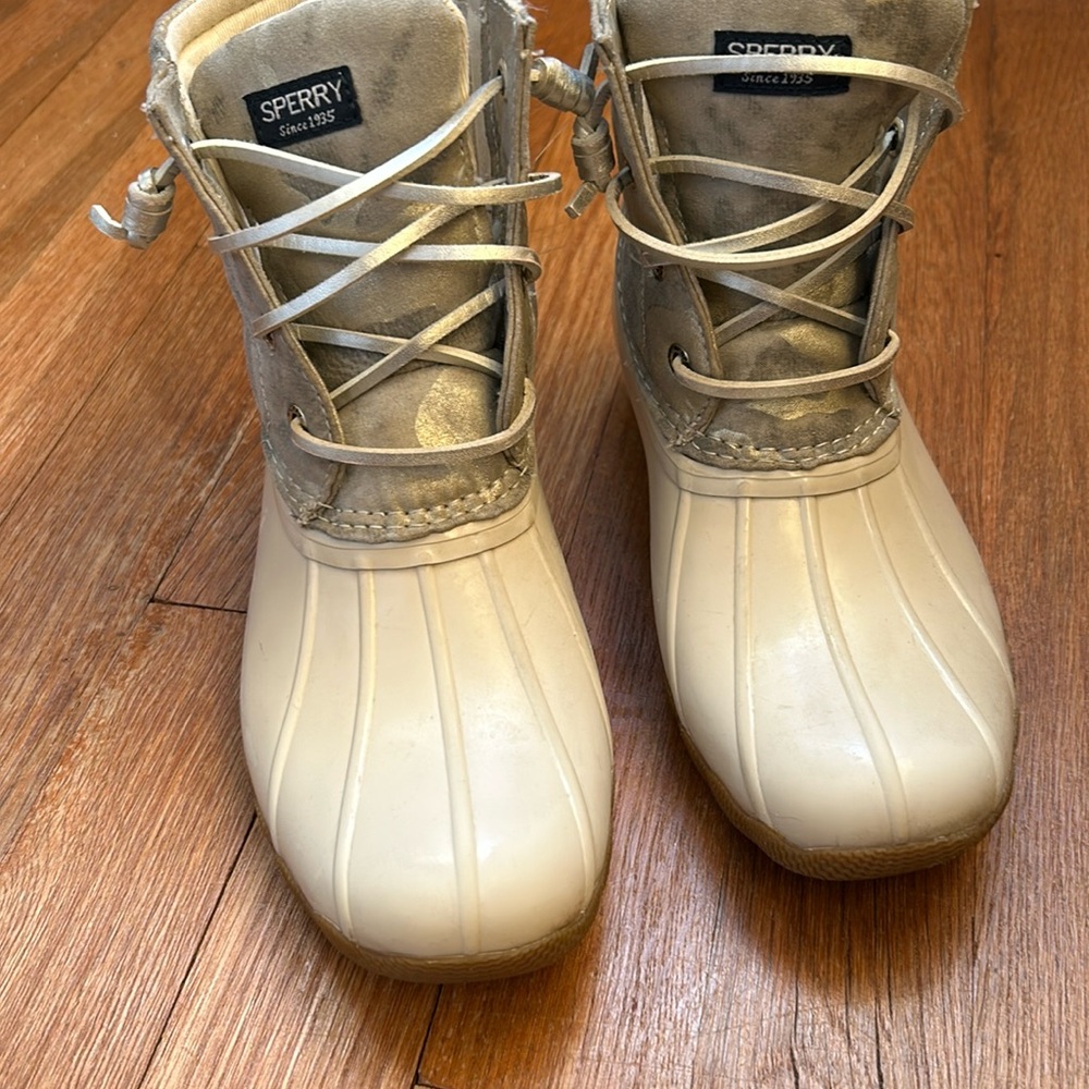 Girls boots Sperry
